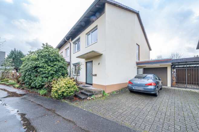 ++PROVISIONSFREI für Käufer++ Reihen-Eckhaus mit Potenzial und Garage in beliebter Lage in Steinen, 79585 Steinen, Reihenendhaus