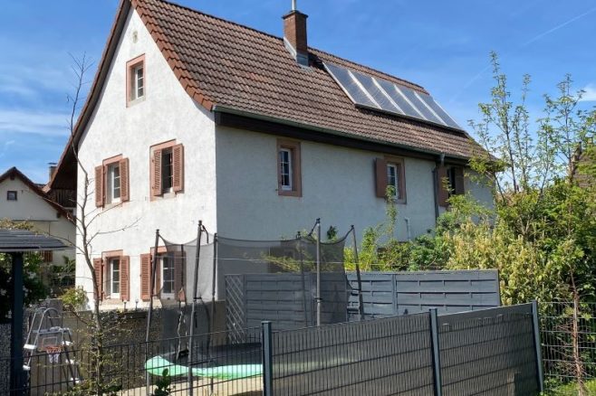 ++NEU IM ANGEBOT++ Älteres Einfamilienhaus mit Charme in Altweil – für Handwerker und Liebhaber, 79576 Weil am Rhein (Altweil), Einfamilienhaus