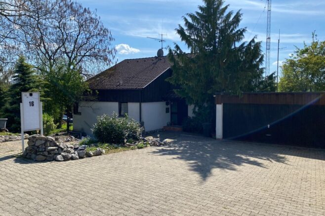 ++RESERVIERT++ Exklusives Architektenhaus in Wittlingen mit großem Grundstück & Einliegerwohnung, 79599 Wittlingen, Zweifamilienhaus