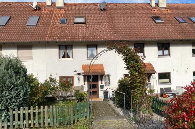 ++NEU IM ANGEBOT++ Solides, gepflegtes Reihenhaus mit viel Platz in zentraler Lage von Rümmingen, 79595 Rümmingen, Reihenmittelhaus