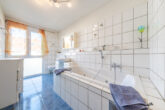 ++NEU IM ANGEBOT++ Gepflegtes Reiheneckhaus mit viel Platz für die Familie in Lörrach (Haagen) - Badezimmer