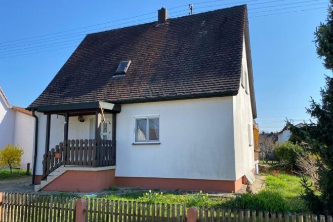 ++NEU IM ANGEBOT++ Charmantes Einfamilienhaus mit großem Grundstück u. viel Potenzial in Rheinfelden, 79618 Rheinfelden, Einfamilienhaus