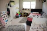 ++RESERVIERT++ Ruhig und zentral: 4-Zi.-Wohnung inkl. Garage und Aussicht in Maulburg - Kinderzimmer