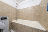 Selbst Einziehen oder Vermieten: 3-Zi.-Whg. in Lörrach (Brom.) - RENDITE zwischen ca. 4,5-5% p.a. - Badezimmer