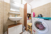 Selbst Einziehen oder Vermieten: 3-Zi.-Whg. in Lörrach (Brom.) - RENDITE zwischen ca. 4,5-5% p.a. - Badezimmer