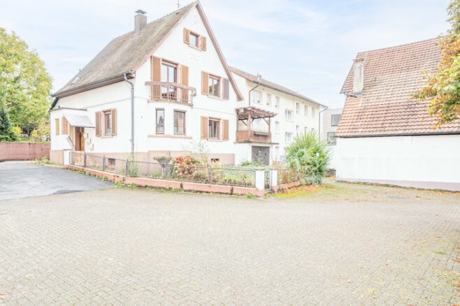 ++VERKAUFT++ Mehrgenerationenhaus mit Potenzial in der Ortsmitte Binzen – Ideal für Handwerker, 79589 Binzen, Zweifamilienhaus