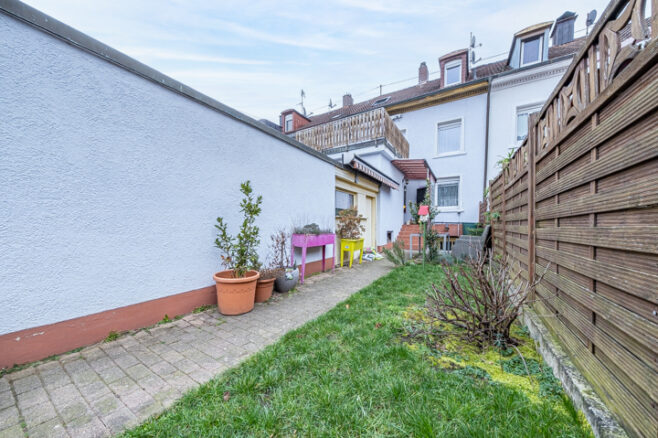 ++VERKAUFT++ Reihenhaus mit Potenzial in Grenzach-Wyhlen inkl. Dachterrasse und Garage, 79639 Grenzach-Wyhlen / Wyhlen, Reihenmittelhaus