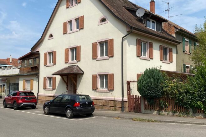 ++NEU IM ANGEBOT++ Wohnhaus mit Gewerbeflächen und Entwicklungspotenzial in Efringen-Kirchen, 79588 Efringen-Kirchen, Haus